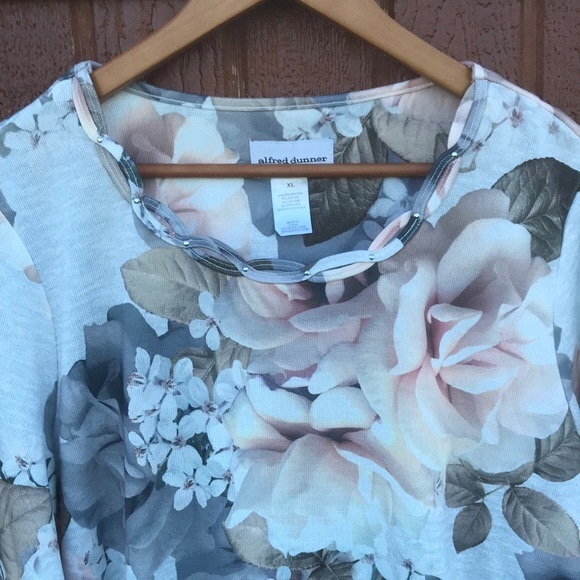 Beautiful Alfred Dunner Floral Top - Picture 1 of 15